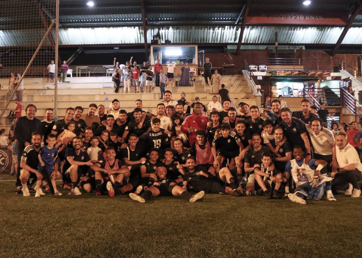 InterdeMadrid's tweet photo. 📷 EQUIPO = DUX Internacional de Madrid
⚪⚫ https://t.co/8VNXXhZqn4