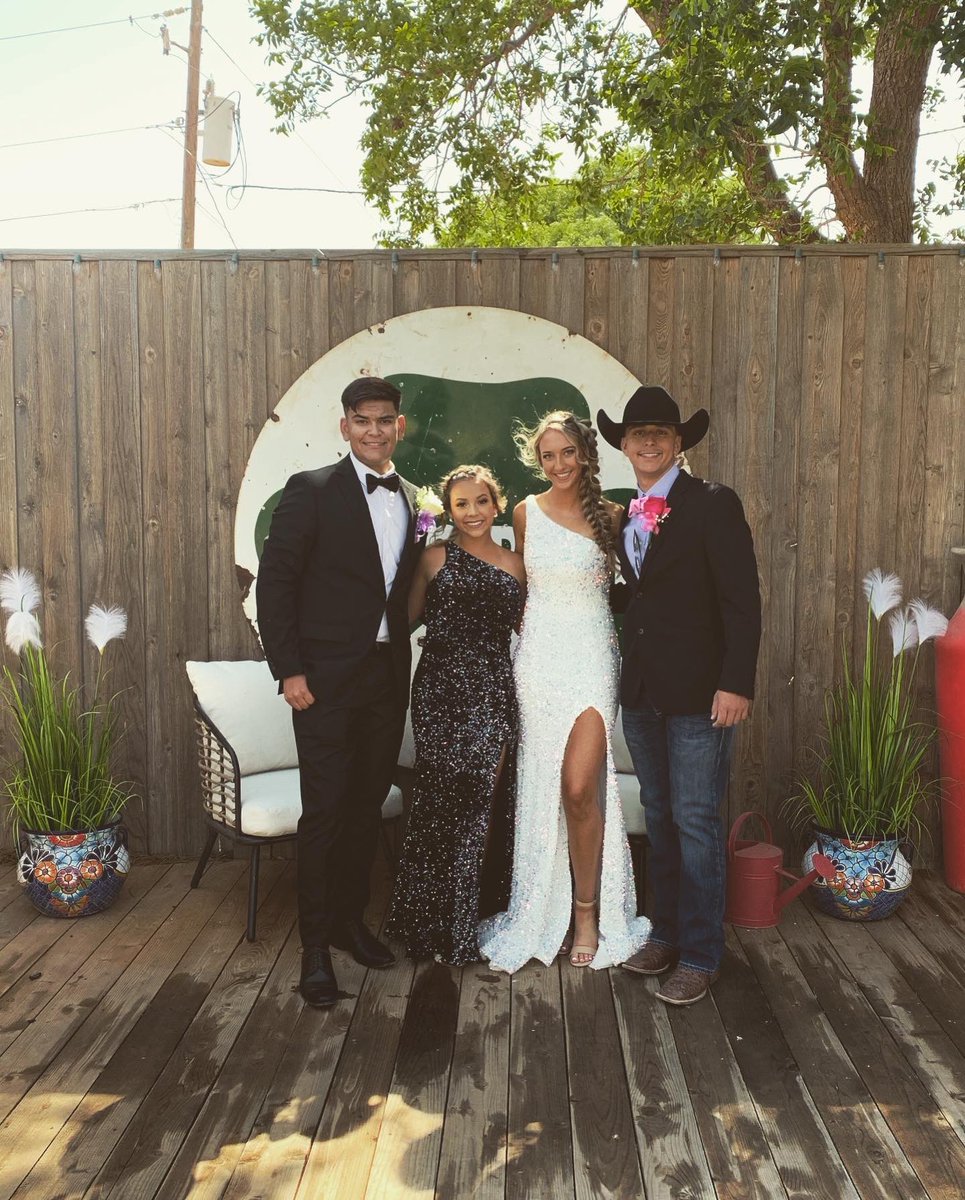 RaeleyHoward's tweet photo. PROM 22”🤍 https://t.co/ErTZWvkYIb