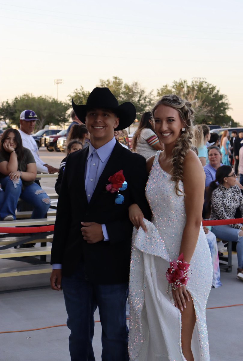 RaeleyHoward's tweet photo. PROM 22”🤍 https://t.co/ErTZWvkYIb