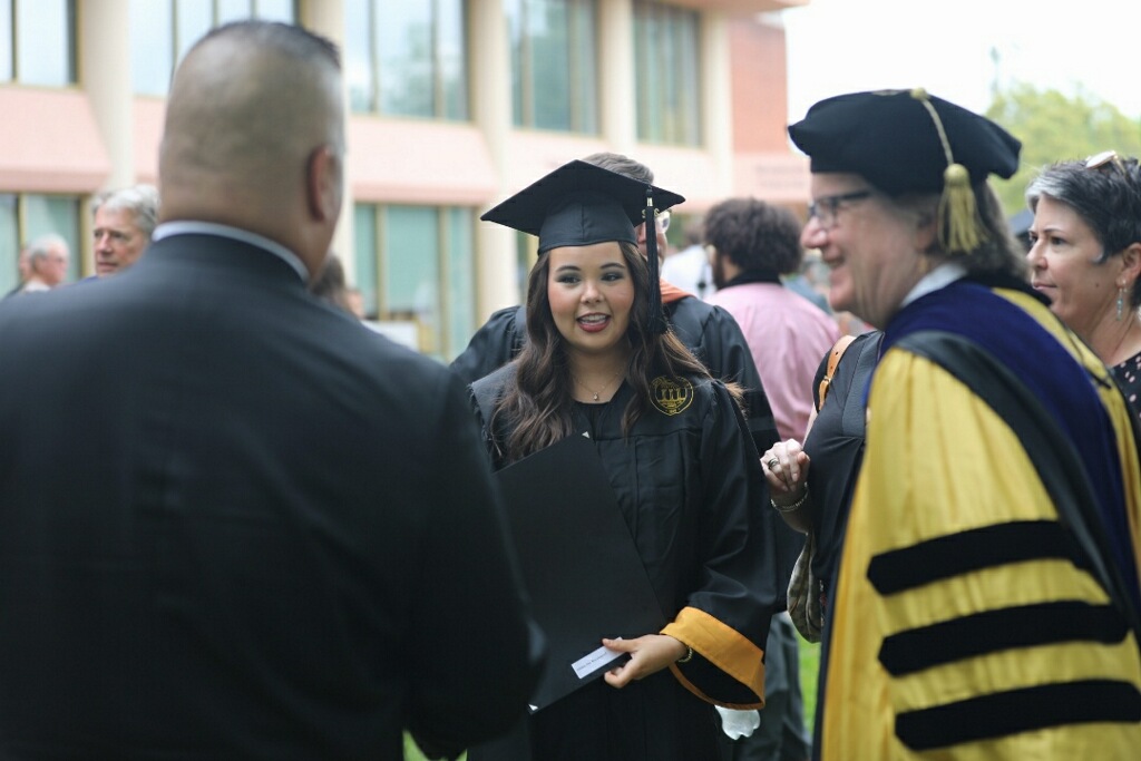 CentreC's tweet photo. As we reflect on the special moments from Commencement 199, we offer our congratulations once more to all 293 members of the Class of 2022. While their post-Centre pursuits vary, the graduates share a common calling as they join a proud Centre alumni family. #centregrad22 https://t.co/QkiiMgFh8l