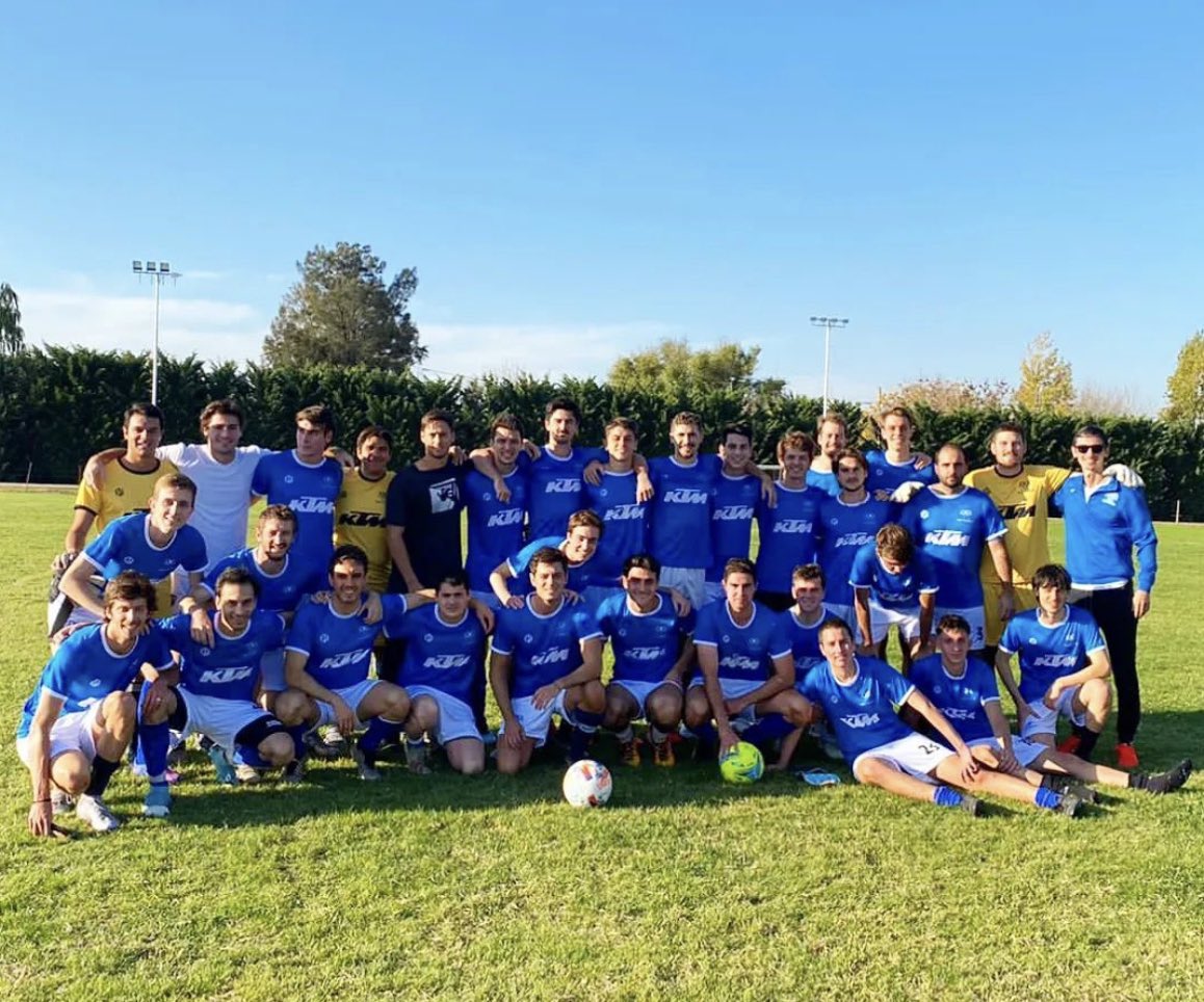 DeportesUdeSA's tweet photo. TORNEO XXV ANIVERSARIO ADAU DE FÚTBOL MASCULINO
21 de mayo
UdeSA B logró un gran triunfo frente a USAL B por 1 a 0 con gol ⚽@joacopurpi 

UdeSA A goleó 4 a 1 a USAL A con goles de 
⚽@mircobernardi2
⚽⚽@ramirodaherr 
⚽@ignagarciaguevara 

Felicitaciones por la gran jornada ! https://t.co/3BhBmEh9jk
