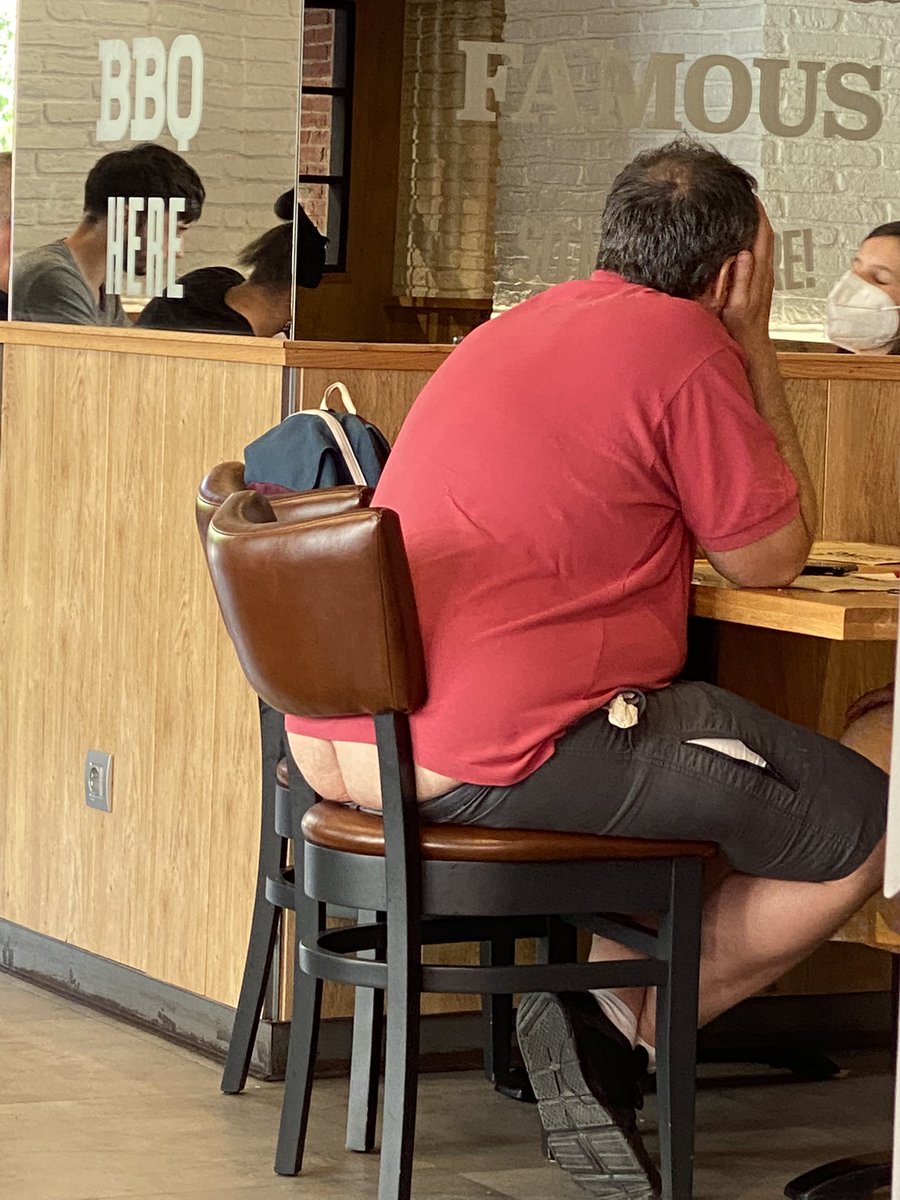 JJ_Boogie's tweet photo. I had to see it while I was eating in Madrid Spain so you have to too. 🤣🤣🤣 #DontDoCrack #CrackKills https://t.co/NveqF5x4kk