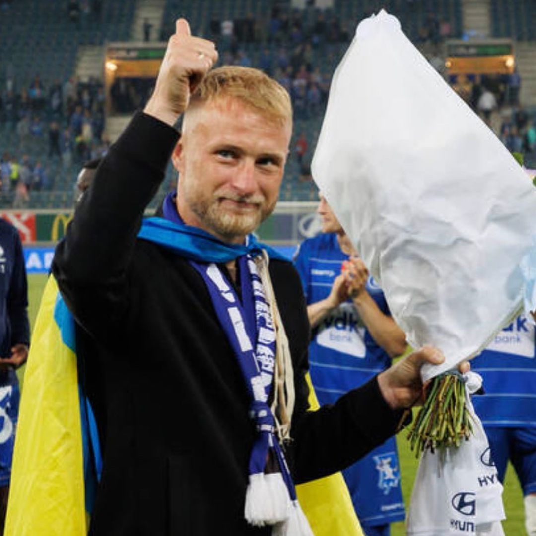 FootballHub_Ua's tweet photo. Роман Безус тепло попрощався з Гентом😌
Матч із Шарлеруа він провів разом із фанатами на трибуні🔥
📸: insta. romabezus
#bezus https://t.co/nZIRxzgGtU