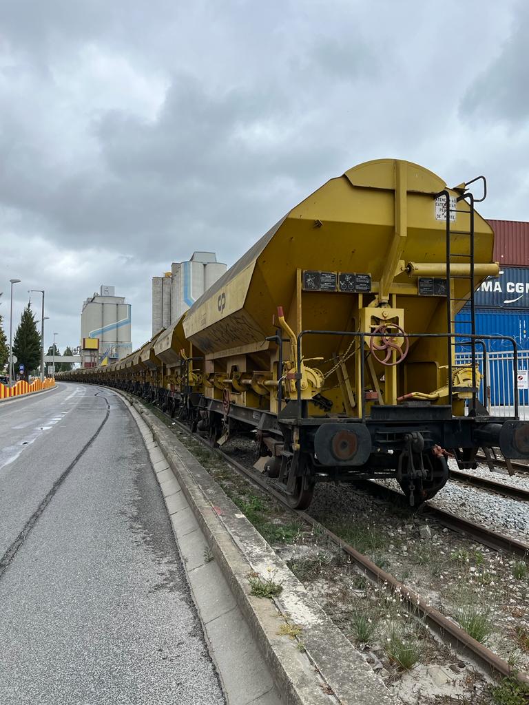 CulinariaOutono's tweet photo. É um terminal multimodal que oferece serviços directos para a África Ocidental (com destaque para Angola), Norte da Europa e o mercado insular português.

Santa Apolónia https://t.co/cnXjaIOrTI