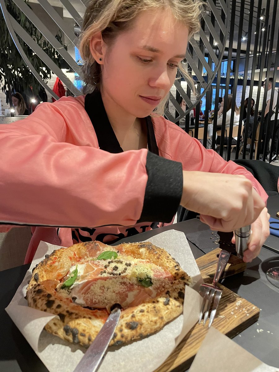 celebrating #BinancePizza #binance for the first time! as young crypto believers ✊🏻