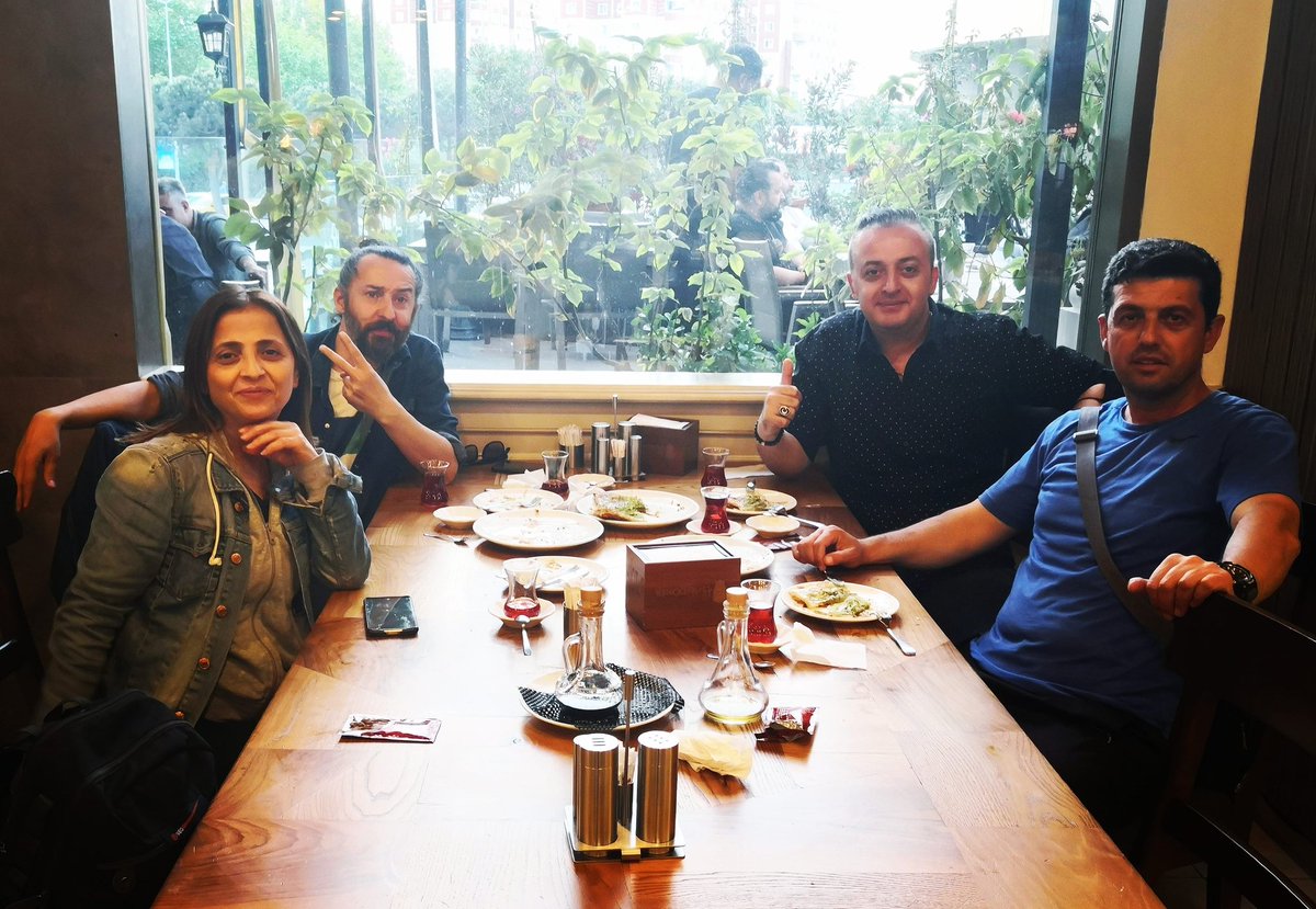 Şampiyonluk kutlamasına devam :)

<a href="/NurgulGunaydin/">Nurgül Günaydın</a>
<a href="/scapkinoglu/">Şevket Çapkınoğlu❤💙</a>
<a href="/aydnkaba/">aydın kaba</a>