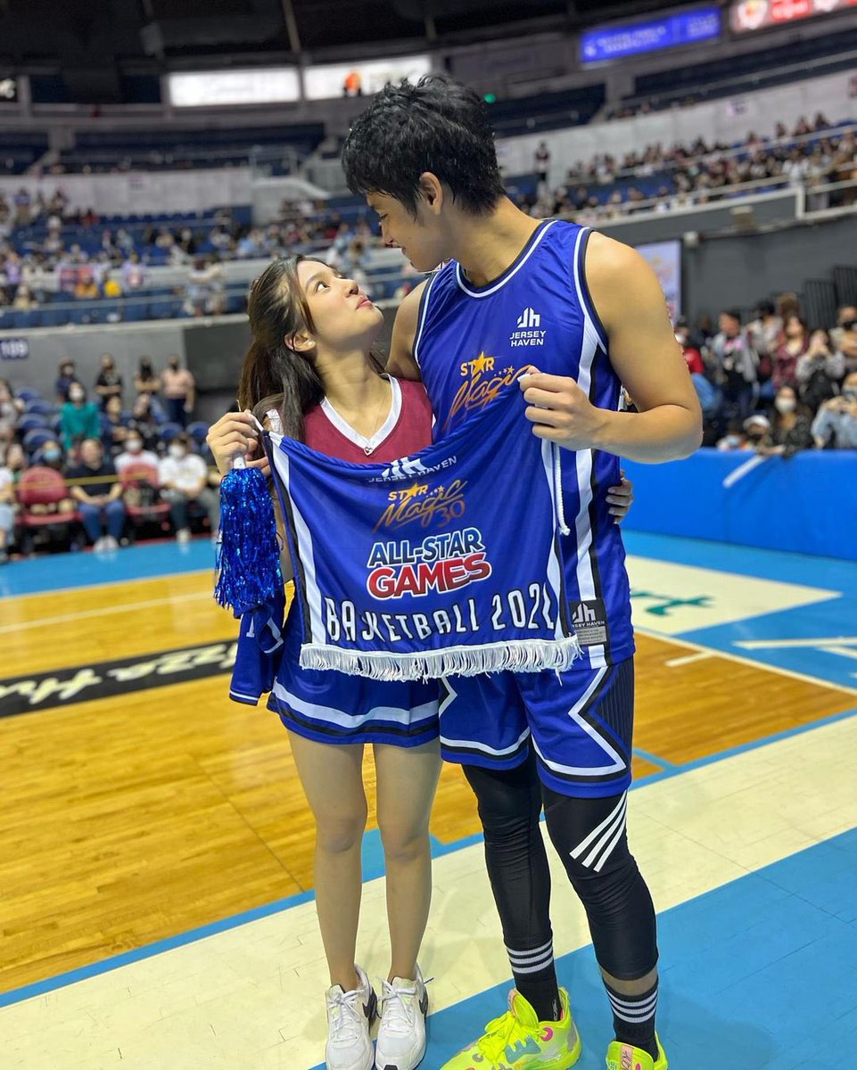 DonBelleOFC's tweet photo. One Million Tweets for three taglines! 
We love you, @donnypangilinan and @bellemariano02. Thanks for tonight! Don’t forget to take a rest. 

@DONATORSPH @bellelieversofc 

GAME SETTER DONBELLE

#BELLEHeadTurner 
#DONNYmazingMVP https://t.co/En0QI5HAvl