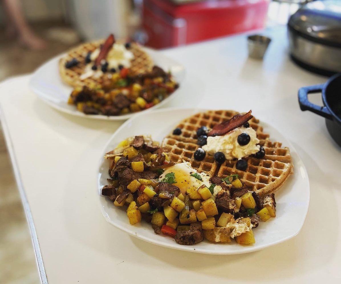 thistleandoak's tweet photo. Hangover Hash and Maple Bacon Waffles! Everything turned out great. Thanks to all that joined us for breakfast, we had a blast as usual.
#bigchefnlittlechef #cookingcouple #homecooking #cheflife #makeitfromscratch #foodporn #foodie #cook #foodphotography #tasty #udinner https://t.co/xbb5U6HId6