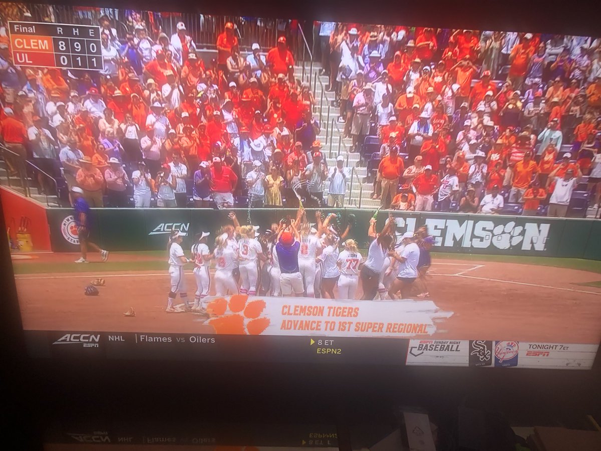 CarlRobertClark's tweet photo. Congratulations to Clemson Tiger softball team on winning their first Regional tournament in program history. C-L-E-M-S-Ooo-N! On to the super regional!!! https://t.co/npwFY85AHJ