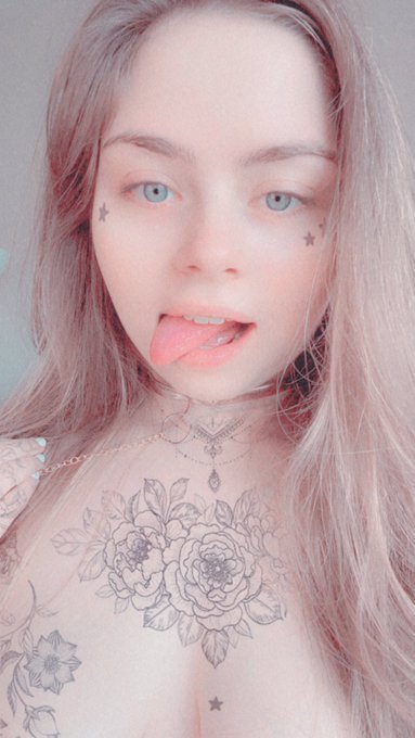 Watch MuscleMommyCosplays (🍑Linnea)'s leaked NSFW photo on TwXstars