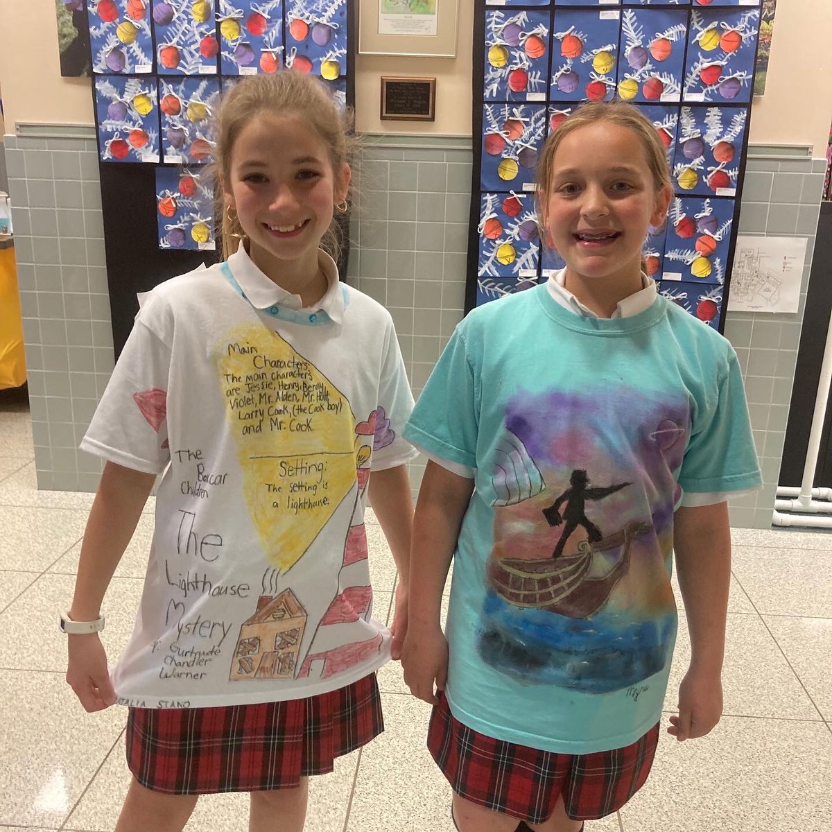 stmschoolatown's tweet image. #STMscholars Our 4th Graders designed their own t-shirts to represent the fictional novels they read for Library class! They visited with the younger grades to show off their creative work. Great job, 4th Grade! #STMfun #theSTMdifference ❤️🖤