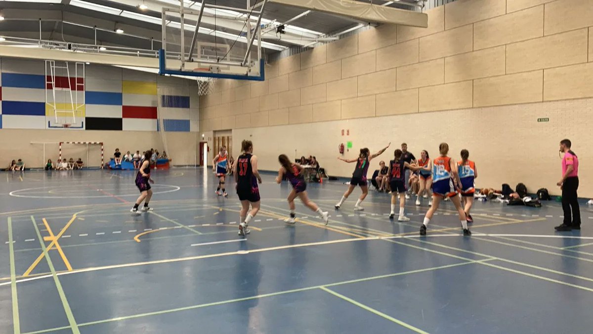 oldSchoolBasket's tweet photo. 🏆🥇CAMPEONAS DE LIGA🥇🏆
Nuestro 1ª NACIONAL FEMENINO A2: ORTOFARMA OSB se proclama campeón de liga tras ganar al JLA Basket es Vida por 64-35 en un vibrante partido con un pabellón lleno.
Enhorabuena chicas!!
#ortofarmaromareda #letsgoldschool #oldschoolfamily #oldschoolspirit https://t.co/2oGioeCAZd