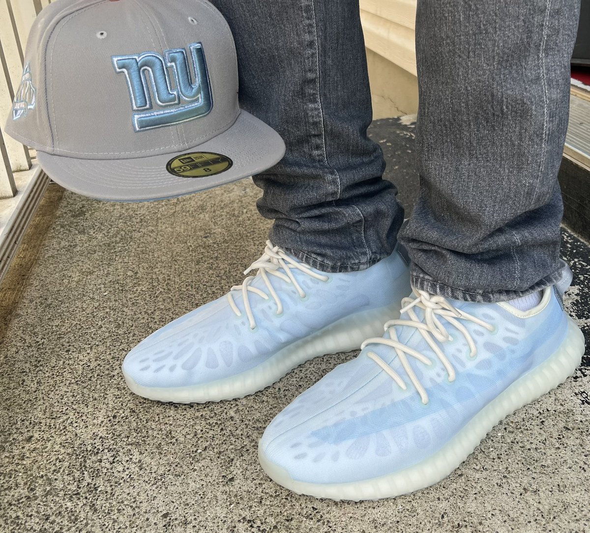 vadriano2000's tweet photo. Was happening Twitter fam Having late lunch with the fam. Have yourself a blessed day๐๐ผ๐ฏ @adidas #monoice #penguinlinen @OriginalPenguin #yeezy #adidasCONFIRMED #yeezy350 @lids https://t.co/4hzbcgwTi8