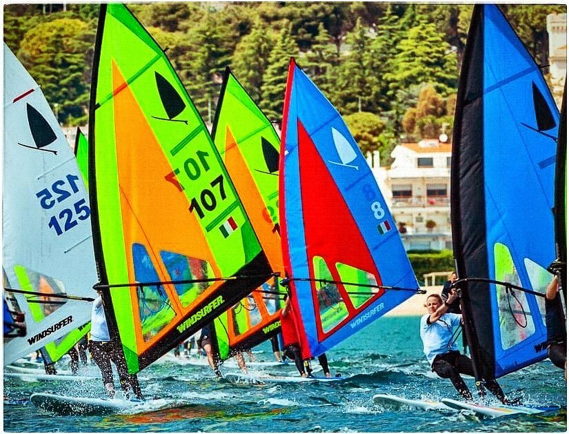 lifeofga8's tweet photo. Stuck in traffic.…🥵🌊
@windsurferclass 👉 Highlights of the 4th Italian National Race in Vindicio (Formia,LT), Italy, 📆 30/04 – 1/5,2022 @scuolavelacaposele
.
.
#roadtoworldcup #windsurfing #windsurfer #windsurfers #windsurferclass #windsurflife … https://t.co/TGS8kqotAJ https://t.co/dvT7pRoG8S