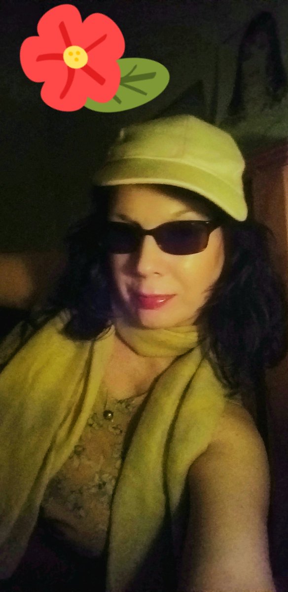 Bono66020372's tweet photo. This is a #selfie that I took in #bed last #night , just before I #crashed #out ! #lorraineward #vintagemodel #norwich #NORFOLK #boenandbred #hillbilly #countrygal #gowildinthecountry #bowwowwow @AndyJenkin6 's now #callingme #seeya https://t.co/nDXX3taBkH