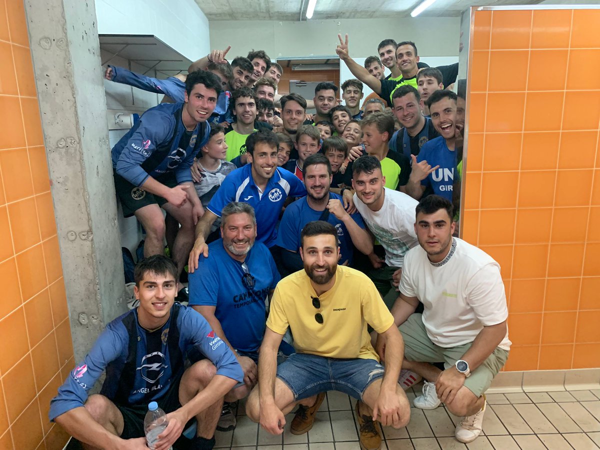 UnioGironaACE's tweet photo. Siiii!!!! Ho hem aconseguit!
Victòria per 2-1 davant @AMERCF que ens dona la PERMANÈNCIA matemàtica!

Seguirem a #2cat1 almenys un any més donant guerra!

Felicitats a tot l'equip, cos tècnic i als molts aficionats que ens han animat durant tot l'any!

#UnitsUnioUnits https://t.co/uUVwVhGWrd