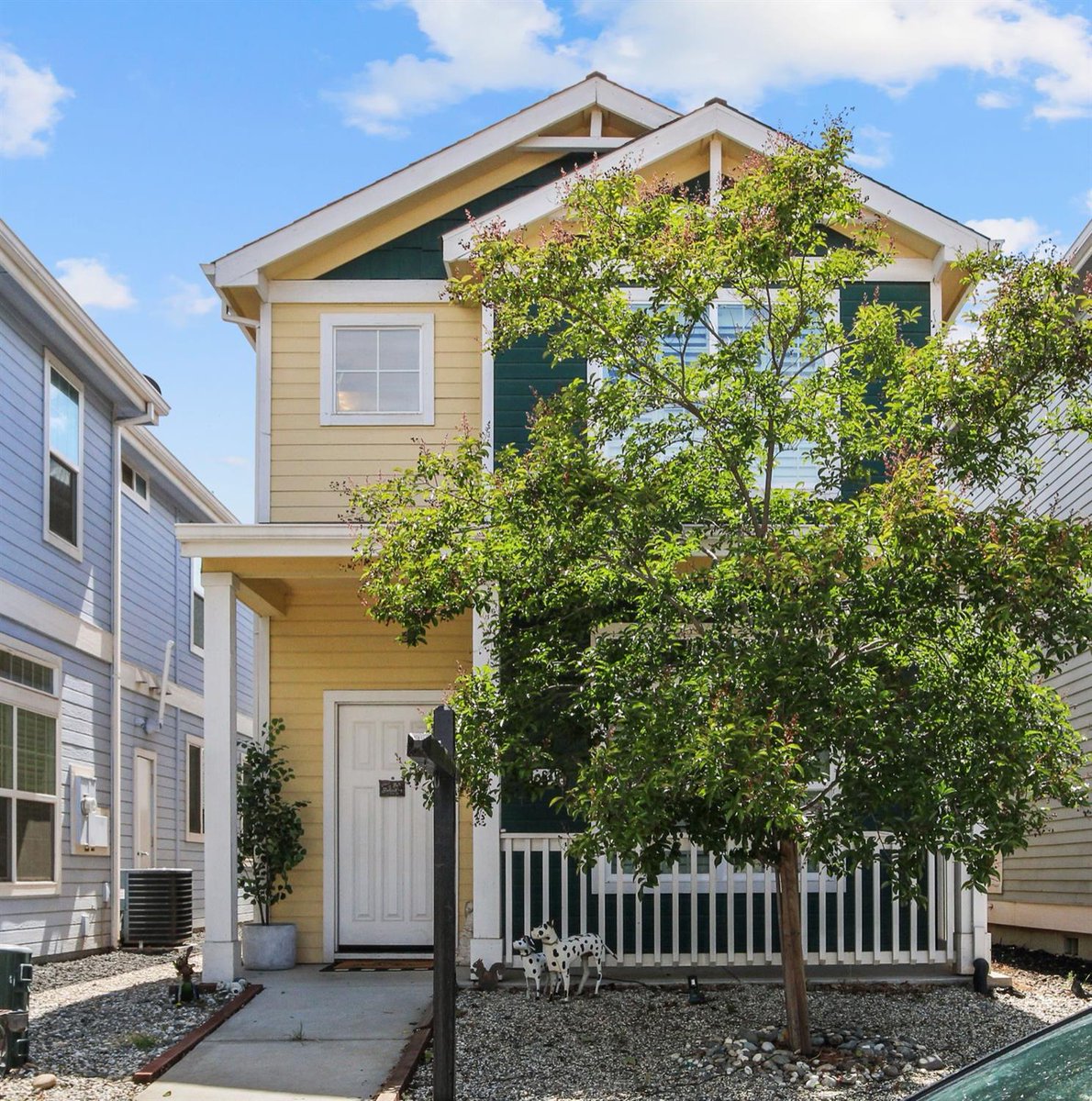 If you've been holding out for the perfect home, look no further. #homesweethome #newhome  cpix.me/l/143571252