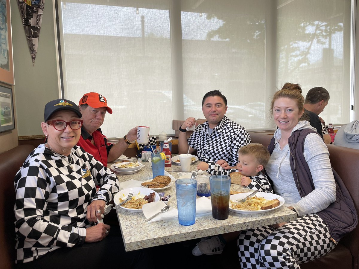 Faith703's tweet photo. Brunch at Charlie Brown's Pancake and Steak House during Race Week in May is the BEST! 🏎🏁
#Indy500 #IndyWings #BackHomeIndiana #500fashion @IMS https://t.co/uxVPwihdPz