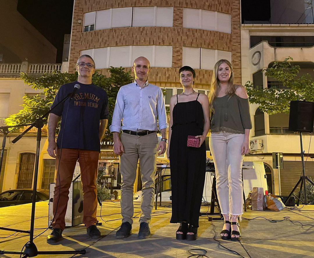 L'altre dia a <a href="/AjunTavernesV/">Ajuntament Tavernes de la Valldigna</a> em premiaren per defendre la nostra llengua, puc estar més feliç??? 🥺🫂