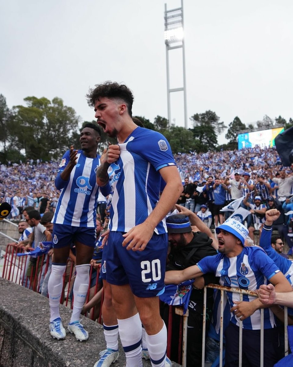Como Nós, Um de Nós 💙 <a href="/vitinha/">Vitinha</a>