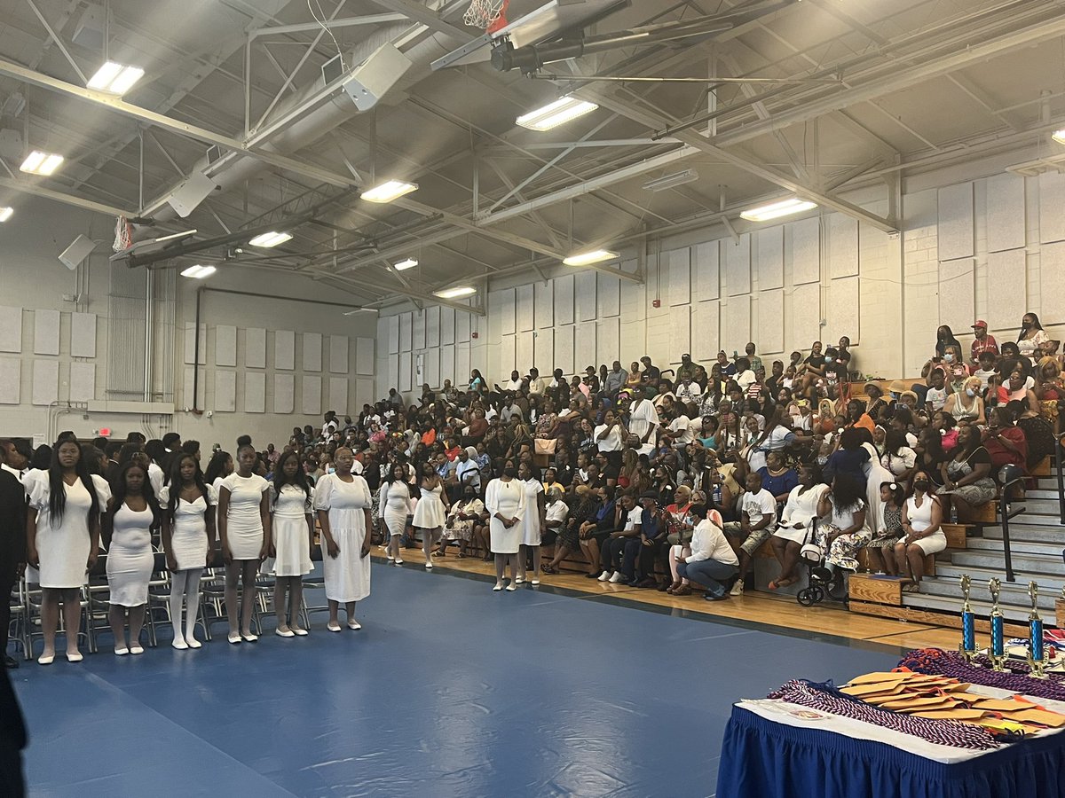 dracyoung_says's tweet photo. What a beautiful visions ceremony! @APSWashington class of 2022, I couldn't be more proud of you! #mytrinity #theyarerising #itsgraduationtimefolks💙 https://t.co/V56mGNzgOC