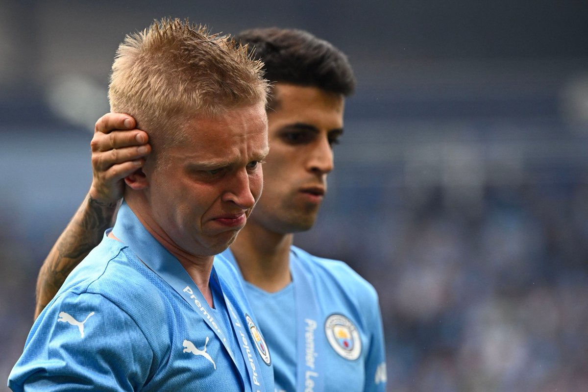 lnstantFoot's tweet photo. Les larmes d'émotion d'Oleksand Zinchenko après avoir célébré son titre de champion d'Angleterre 🥺🇺🇦 https://t.co/8dfgzgFROx