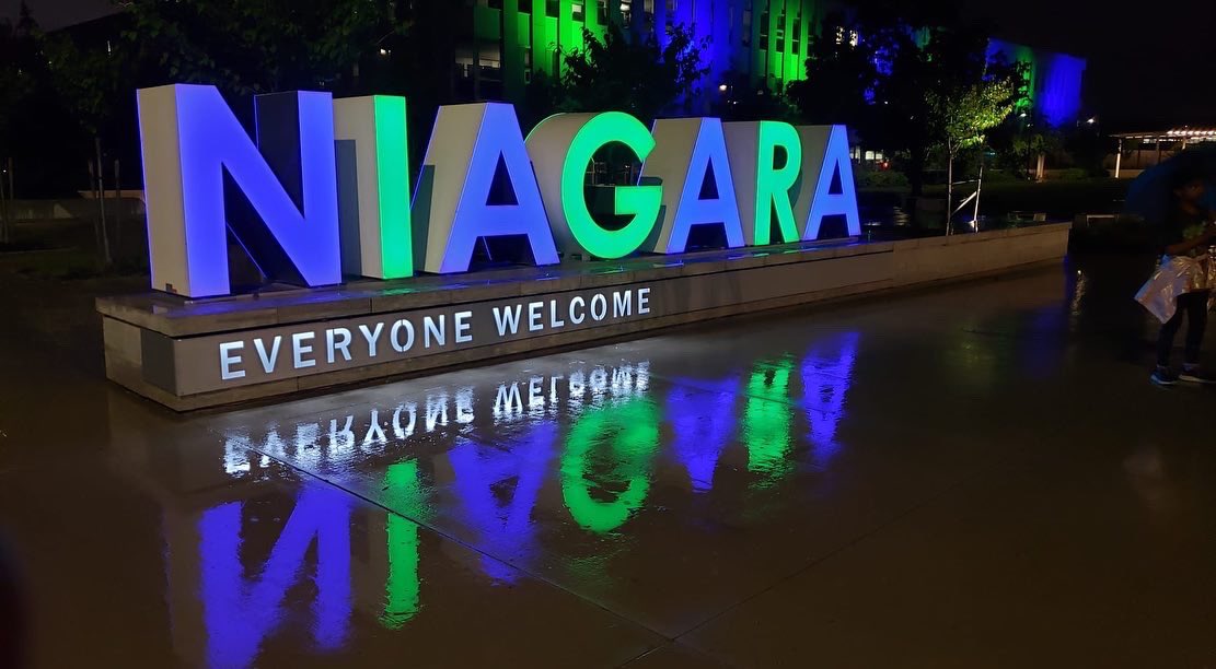 masterjeffpath's tweet photo. Check out #NiagaraFalls 🇨🇦 LIT UP for #SaveSoil last night! 💚💙 I'm proud to support @cpsavesoil, one of the largest ecological movements in the world right now, raising awareness for soil degradation, launched by @SadhguruJV. @EnvironmentCa #NiagaraFallsSaveSoil @GovKathyHochul https://t.co/SSfyuXnJqp