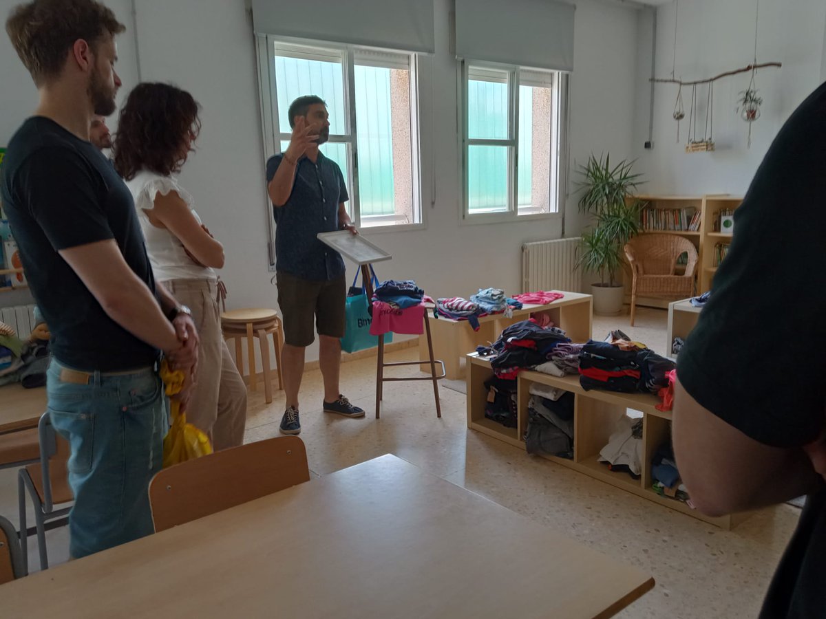 Escola_Alberich's tweet photo. Jornada per compartir projectes #STEAM dins el programa #STEAMCAT en el consorci #STEAMCATPLUS.
Conèixer centres i compartir experiències de les mobilitats.
Gràcies @emateopuig i @CarmeRodri43 per fer-ho possible.
@educaciocat @sepiegob #ErasmusPlus https://t.co/PTxE9QrtOP