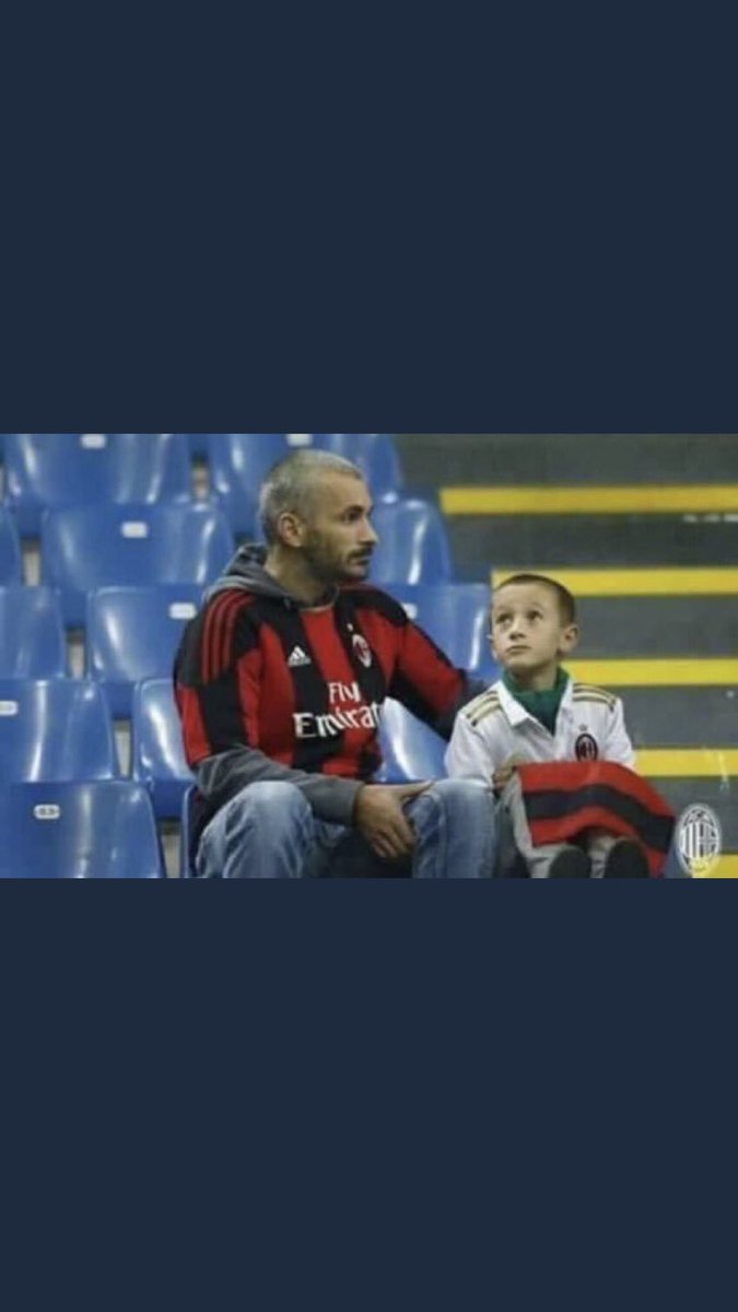 هل هذا ميلان الذي كنت تحدثني عنه ياابي ؟        الاب : اي نعم وانا ابوك هذا ميلان 😁❤️🖤  #ForzaMilan #ميلان_ساسولو #ميلان #ميلان_دائمًا