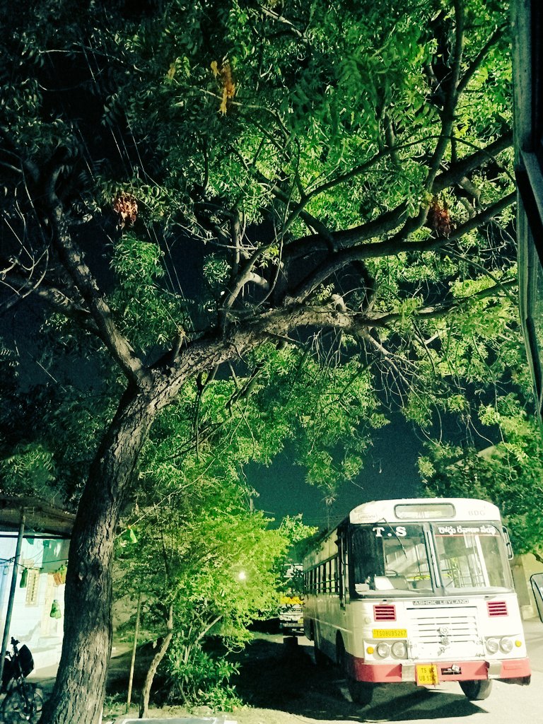 Priyank41223414's tweet photo. Night Photography 🌃
#backtoroom 
#Bshift
#hayathnagar
#TSRTC 
@Nightphotograp4 
@TSRTCHQ 
@HiHyderabad 
@Hyderabad_Bot 
@swachhhyd https://t.co/UxgYgiY6SE