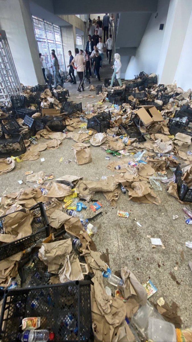 Ak gençlik reisinin izinden gidiyor.Pislik bulaşıcıdır....