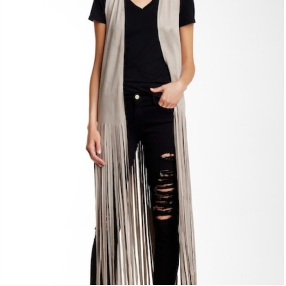 AOBAnne's tweet photo. So good I had to share! Check out all the items I'm loving on @Poshmarkapp #poshmark #fashion #style #shopmycloset #anntaylor #bbdakota #freepeople: https://t.co/l7n6Zup5dN https://t.co/Y4PytGQr9T