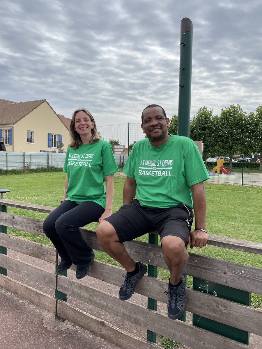 Nous avons animé cette après midi avec nos bénévoles une activité 🏀 dans le cadre de la fête des sports des 60 ans de l’ASMD. Un bel événement multisport où des jeunes en kimono pouvaient dribbler et tirer au panier ! #mesnilsaintdenis #yvelines #basket