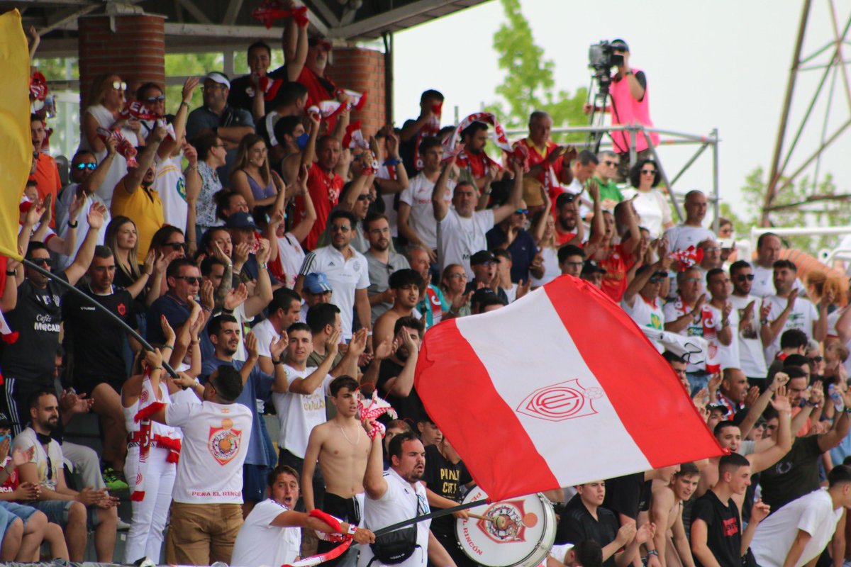 🏟⏰ 𝐃𝐞𝐬𝐜𝐚𝐧𝐬𝐨 𝐝𝐞 𝐥𝐚 𝐩𝐫𝐨́𝐫𝐫𝐨𝐠𝐚

La afición festejaba la ventaja en el marcador, <a href="/FCorderoRubio/">Fco J.Cordero Rubio</a> pedía tranquilidad y cabeza, y <a href="/trabazo98/">Adrian Trabazo</a> salía vitoreado por sus compañeros.

#75RazonesParaSoñar | #SeamosUno