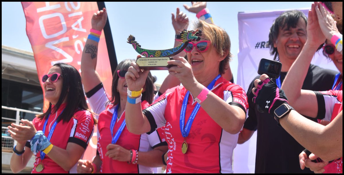 malagadragonbo1's tweet photo. Hoy en la jornada #remacontraelcancer del @bcn.dragonboatfest queremos felicitar a la Organización @DragonBoatE, a todos los equipos participantes y  ganadores, en especial a las de la categoría #BCS, @PagaieRosa Vitoreadas con su merecido pasillo de palas https://t.co/qBf2QtnQ57