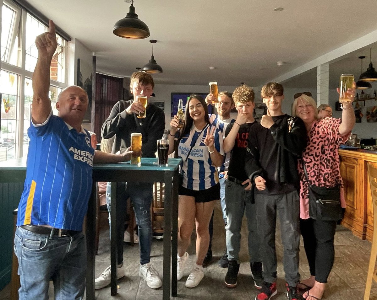 thebevy's tweet photo. Brilliant end to the season! 9th!!! A very happy pub. UTA
#bhafc #brighton #pub #brightonpub https://t.co/x49yoqKskG