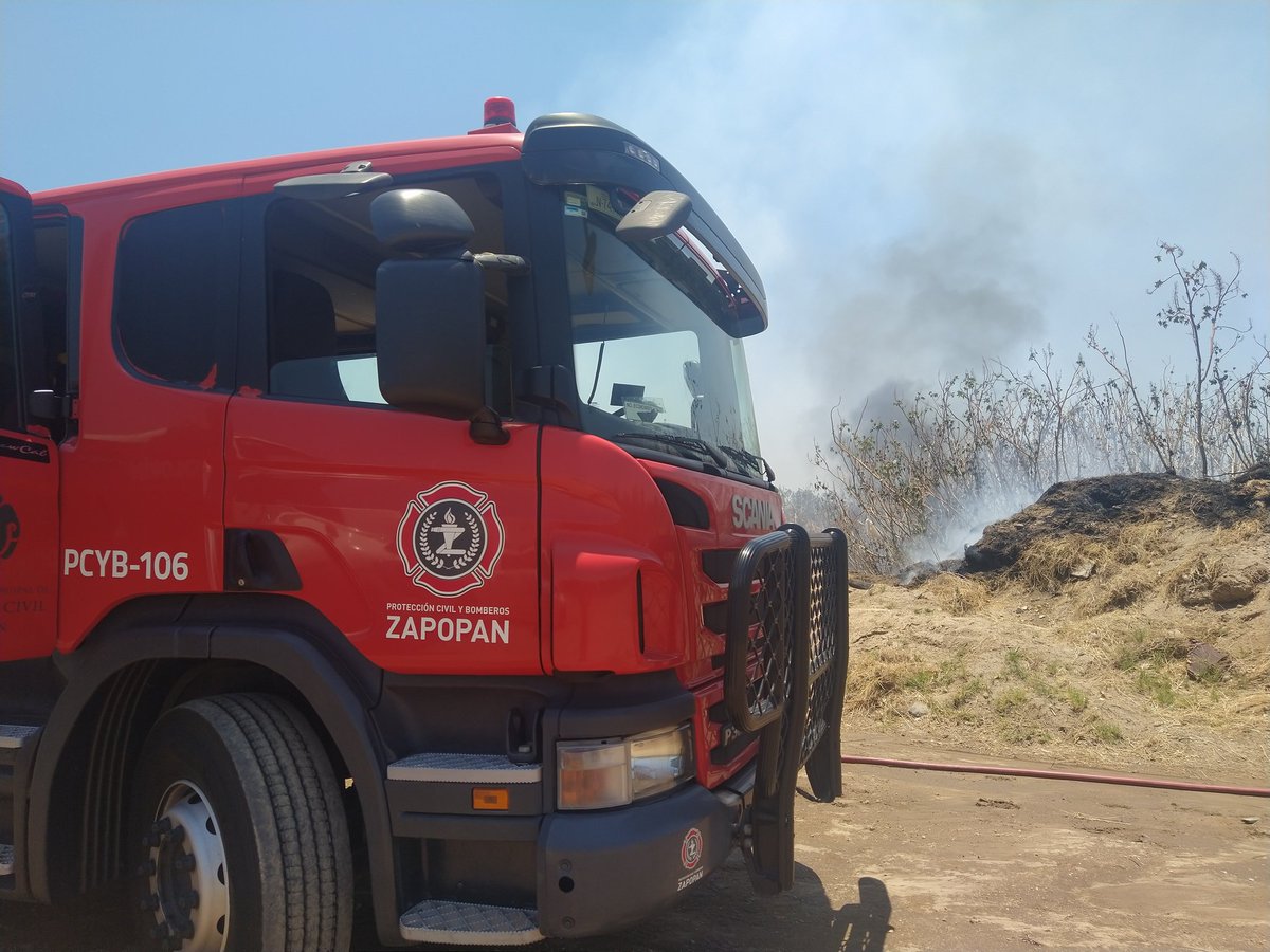 UMPCyBZ's tweet photo. #AlMomento

Oficiales de la #DireccióndeOperaciones de @UMPCyBZ atendieron un incendio que se desarrolló en un lote baldío sobre Juan Gil Preciado, a la altura de La Cima; en el cual se quemaba basura y llantas. No se reportan personas lesionadas. https://t.co/KC9IiOkYIu