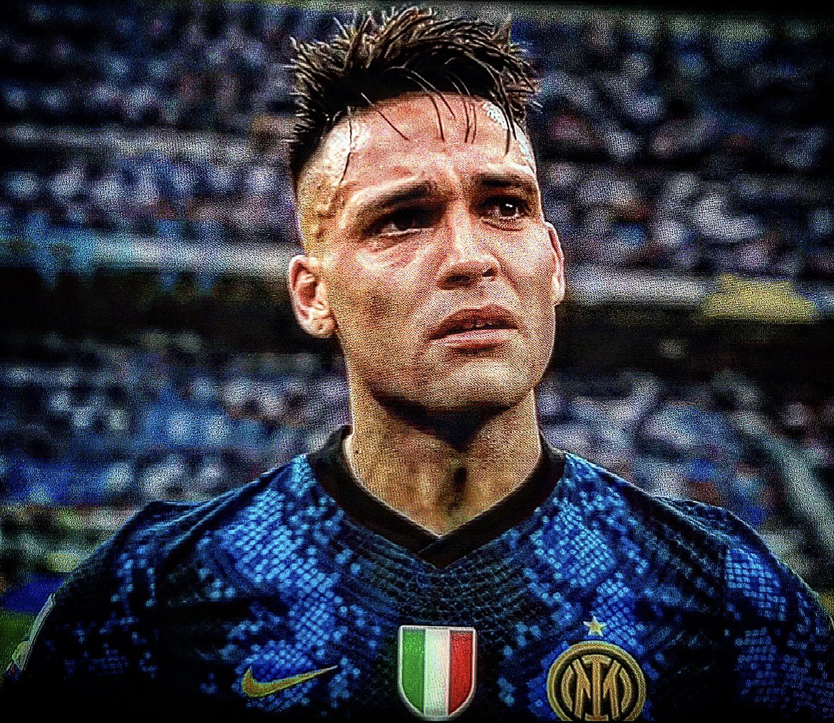 FBiasin's tweet photo. Tenerselo stretto. Strettissimo. #Lautaro https://t.co/J9efM11UUo