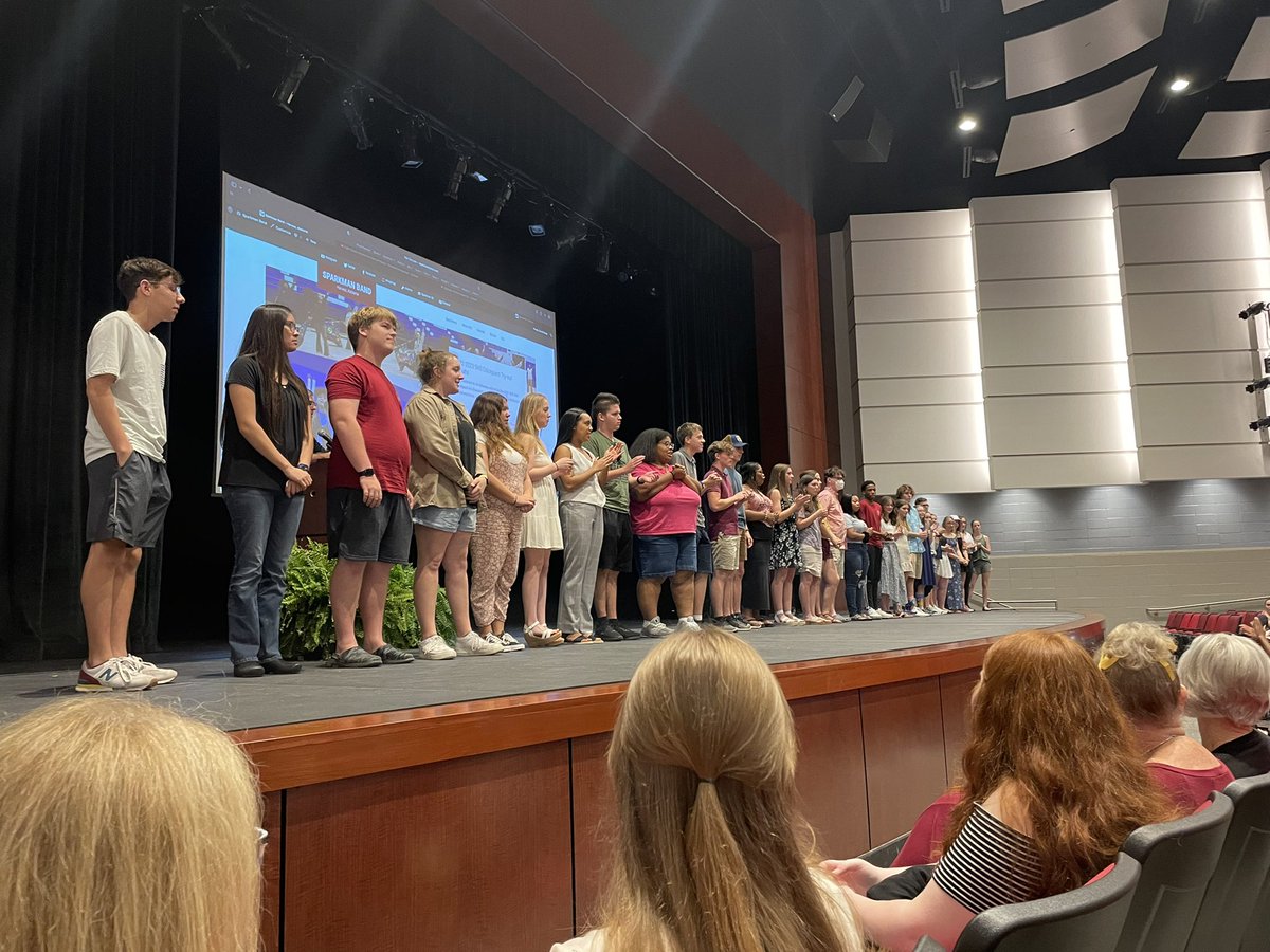 Congratulations to #Sparkman High School band director David Raney. Yesterday the band community gave him a great sendoff! He has done an outstanding job leading the band program and he will be missed. @SparkmanHSband @SHSSenators @monroviahawks @SparkmanMiddle