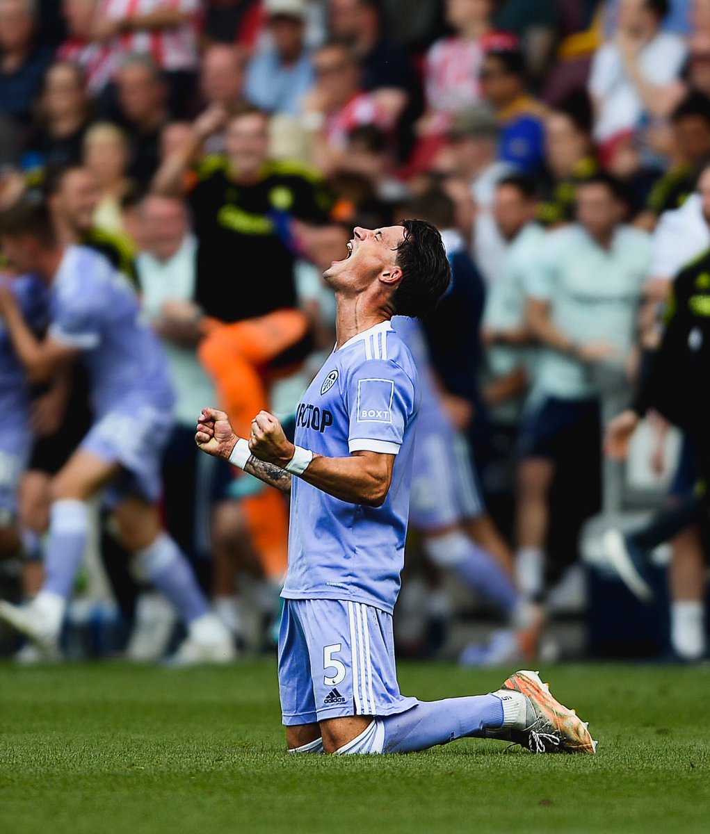 For this club, this city and these fans! 💙💛🤍 We fought until the last minute, we are Leeds and we are staying up! 👆🏼 @LUFC