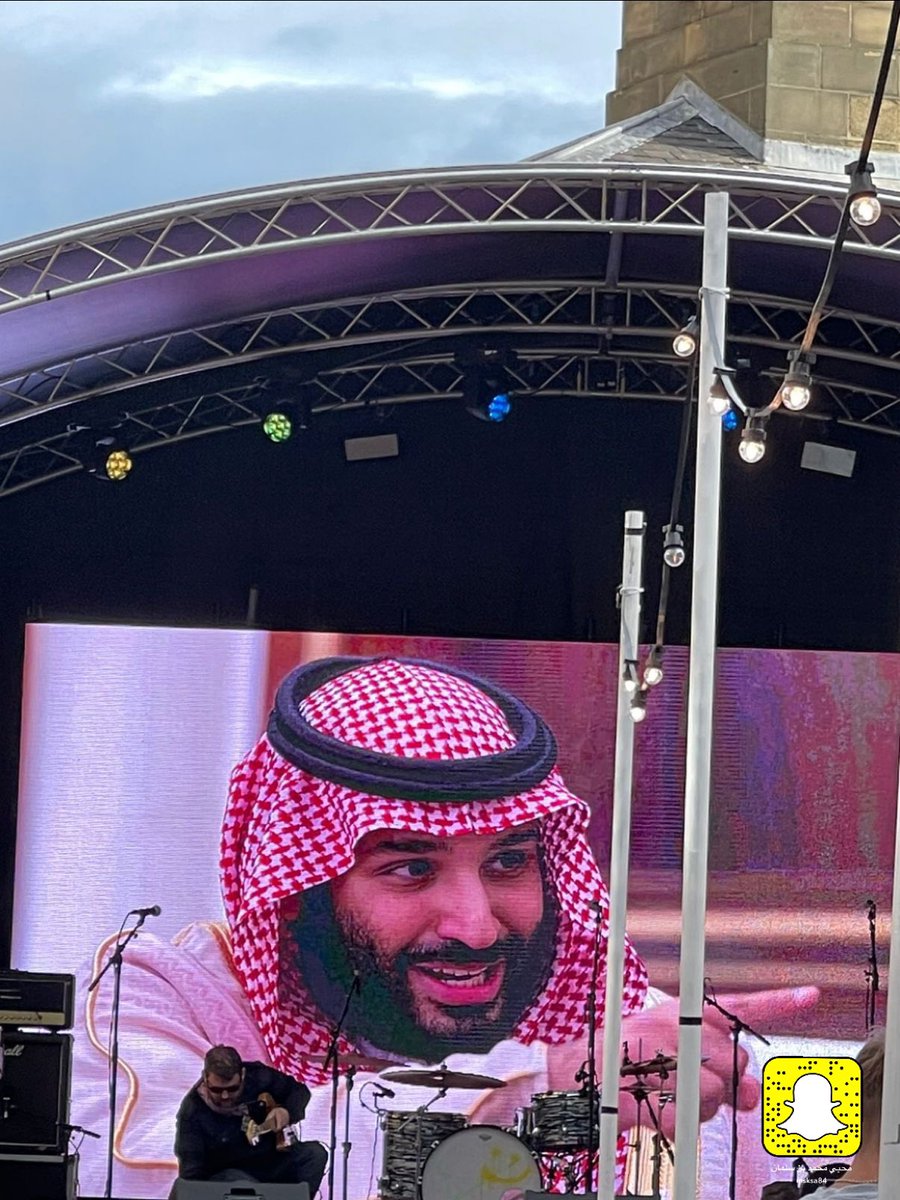 Msksa84's tweet photo. إحتفالات جماهير #نيوكاسل_يونايتد بعد ختام الدوري وضمان البقاء عُرضت صورة سمو سيدي #ولي_العهد الأمير #محمد_بن_سلمان رئيس صندوق الإستثمارات العامة 🇸🇦 https://t.co/QLuwMSVtFc