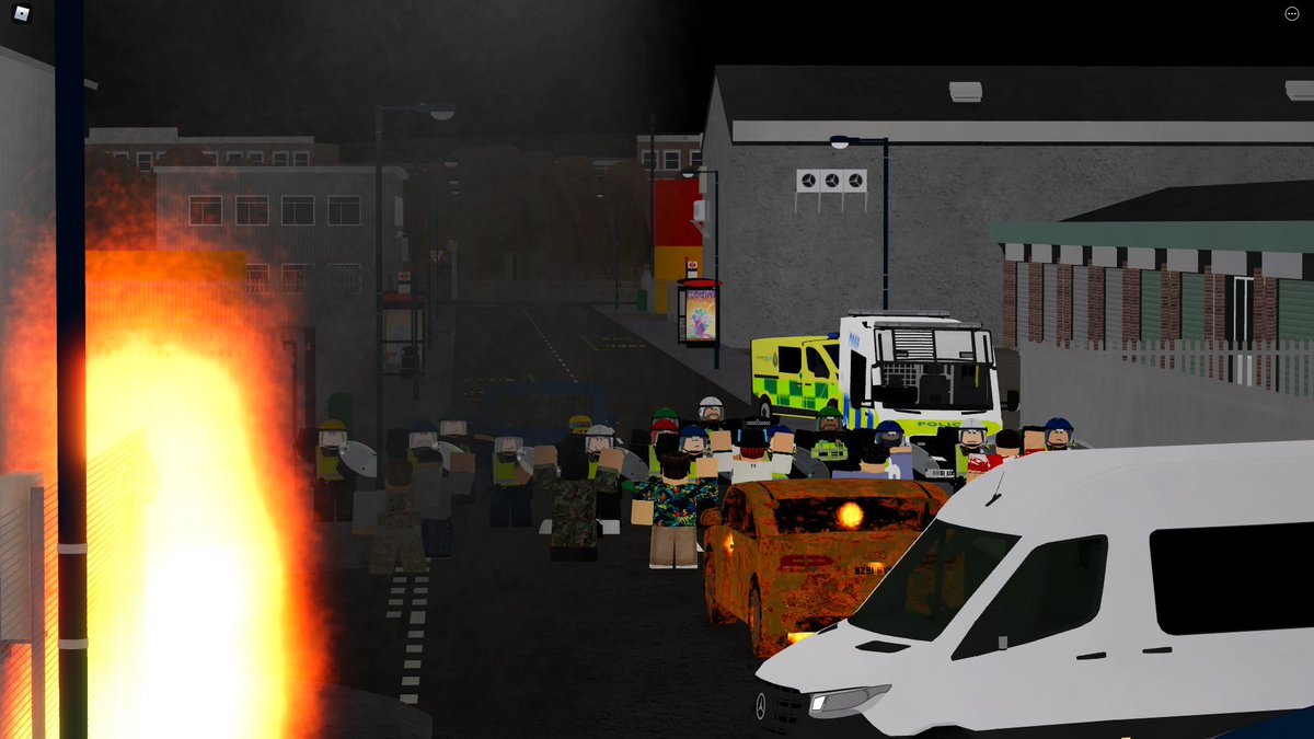 rblx_hart's tweet photo. This evening the Hazardous Area Response Team conducted a public disorder training alongside our partners in the Metropolitan Police, rehearsing our emergency protocol, ready for when the real thing happens. https://t.co/PCQlNGReNR