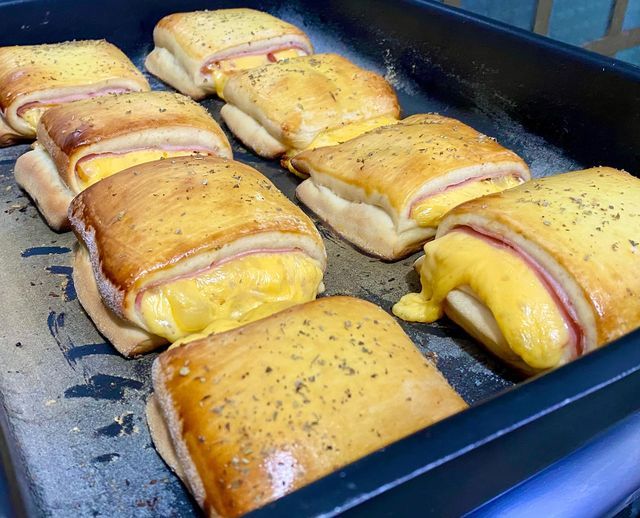 food_porn17's tweet photo. Falam por ai que é o melhor salgado assado https://t.co/XWCtzLTQn0