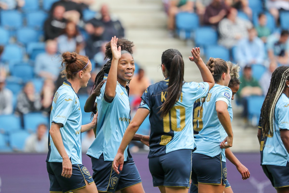 FOOT_NORMAND's tweet photo. "Depuis 5 ans chez nous, elle est tjrs à la hauteur. La saison prochaine, elle sera très compétitive. Elle a eu la ténacité de rester chez nous même après notre descente. Elle ne lâche pas le morceau"
🎙️ Vincent Volpe sur 𝗗𝗲𝗷𝗮 𝗗𝗮𝘃𝗶𝘀 auteur d'un ⚽️⚽️ 🆚 Vendenheim @hacfem https://t.co/cHkc5eeNaR