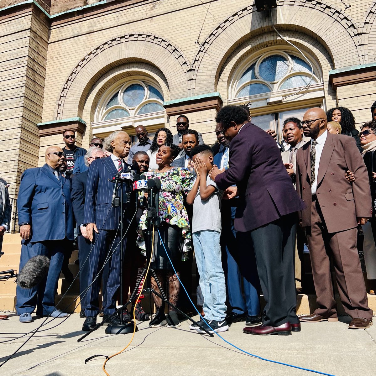 aaronlmorrison's tweet image. I spent a few days in Buffalo seeing how the Black community is coping with the racist massacre at Tops Market — an act that is as sickening as it is heart shattering &amp;amp; rage inducing. This is the worst modern-day attack on Black life, since Charleston.🧵 apnews.com/article/8f3eb8…