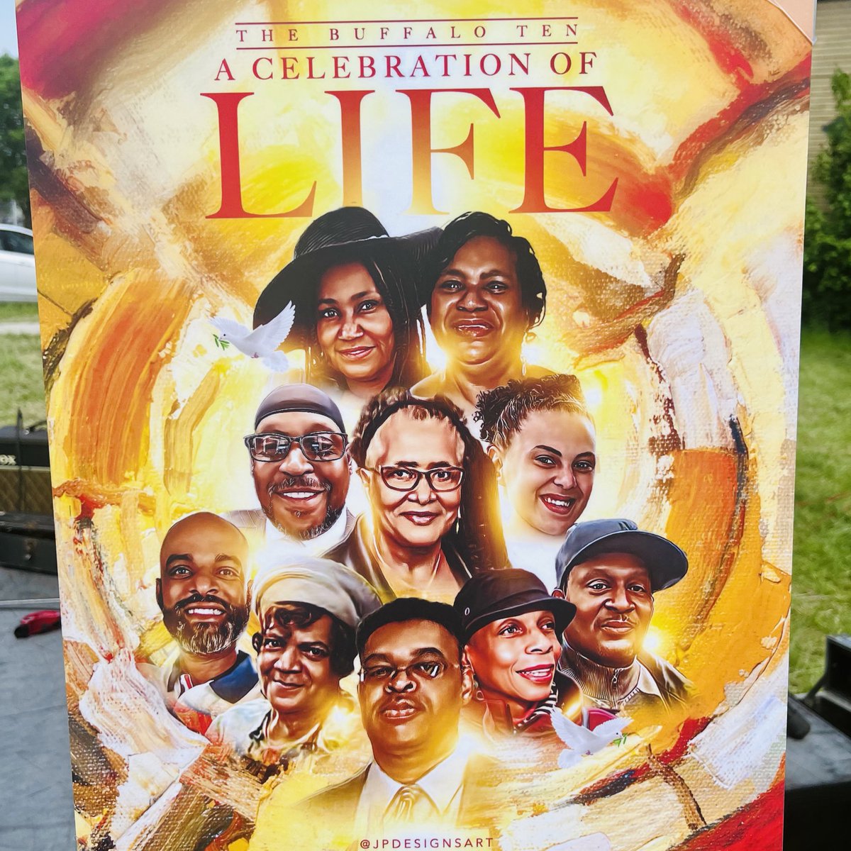 aaronlmorrison's tweet image. I spent a few days in Buffalo seeing how the Black community is coping with the racist massacre at Tops Market — an act that is as sickening as it is heart shattering &amp;amp; rage inducing. This is the worst modern-day attack on Black life, since Charleston.🧵 apnews.com/article/8f3eb8…