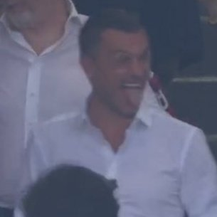 AlessioTackle's tweet photo. AC Milan's wage bill in 2018/2019 was €142,693,000 gross. They finished in 5th place.

In June 2019, Maldini became technical director.

Milan's wage bill is now €81,960,000 gross. He reduced the wage bill by 43%. And They won the League. 

Put some respect on his name. https://t.co/2jgcNrV57B