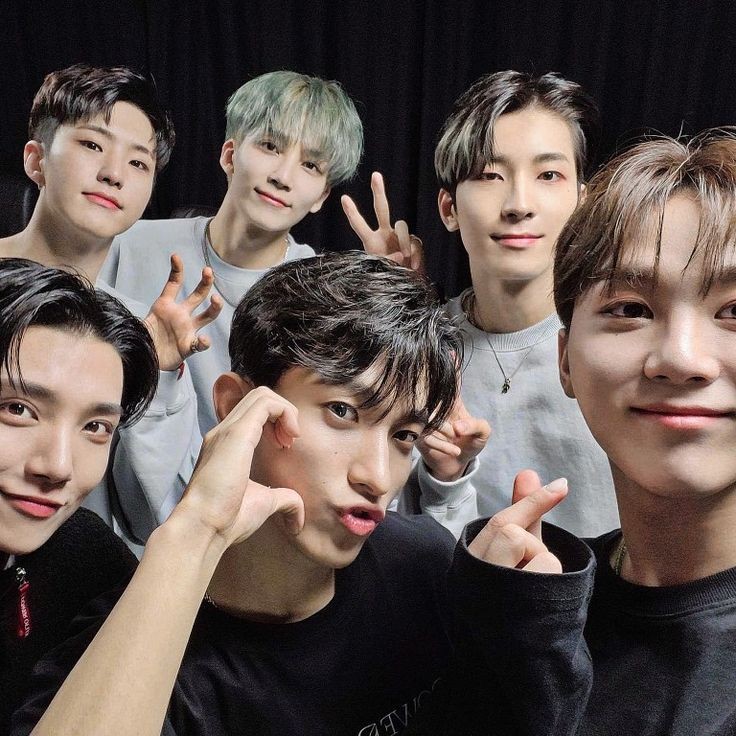 hola quiero mutis carat, háganme caso no me dejen en flop
soy nueva en twitter y esta es una cuenta para apoyar a seventeen
♡
#SEVENTEEN
<a href="/pledis_17/">세븐틴(SEVENTEEN)</a>
#FacetheSun