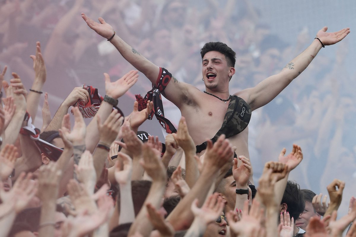 Ubiniboi's tweet photo. AC Milan are back at the 🔝 of Italian football! 🏆🇮🇹
#SASACM https://t.co/YW9JUrbKqX