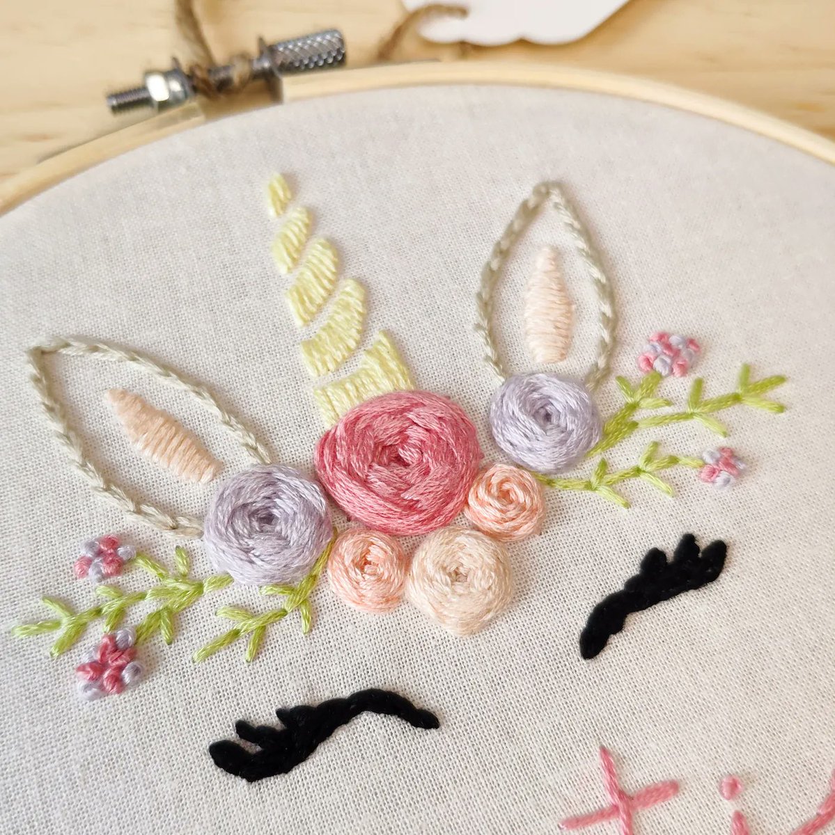 sararello's tweet photo. Unicorn🦄
Nuevo modelo de bastidor para recién nacido🥰

#unicorn #unicornembroidery #embroideryhoop #newborn #bordado #bastidor #newbornembroidery #babygift #special #detail #handmadewithlove #specialgift #diyembroidery #sararellobordados #sararello https://t.co/D839cRKEsd